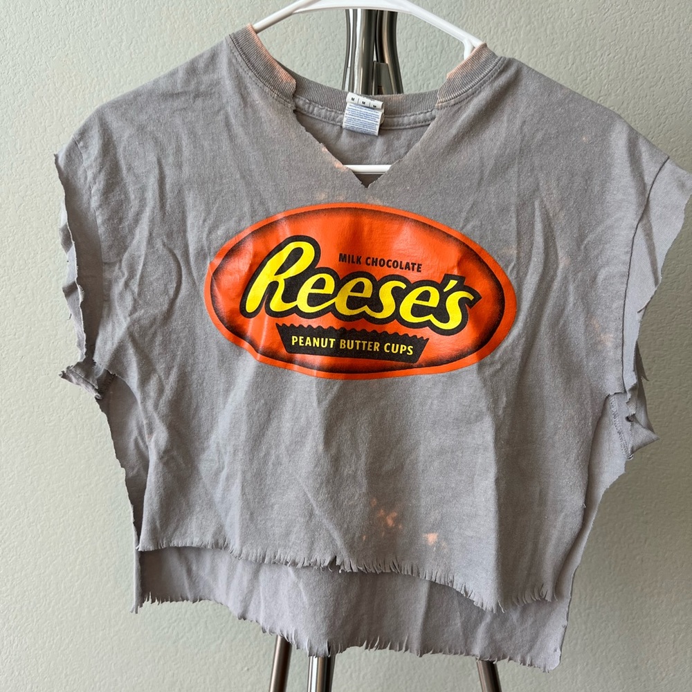SOLD - Reese’s cropped t-shirt